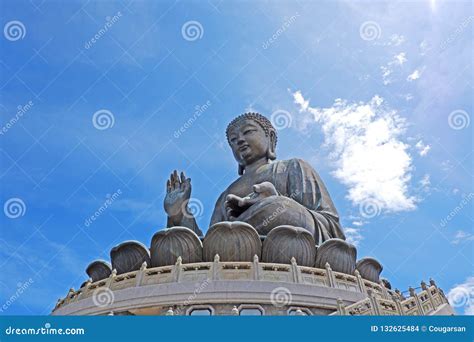 Estátua De Bronze Exterior De Tian Tan Buddha Assentado Em Hong Kong