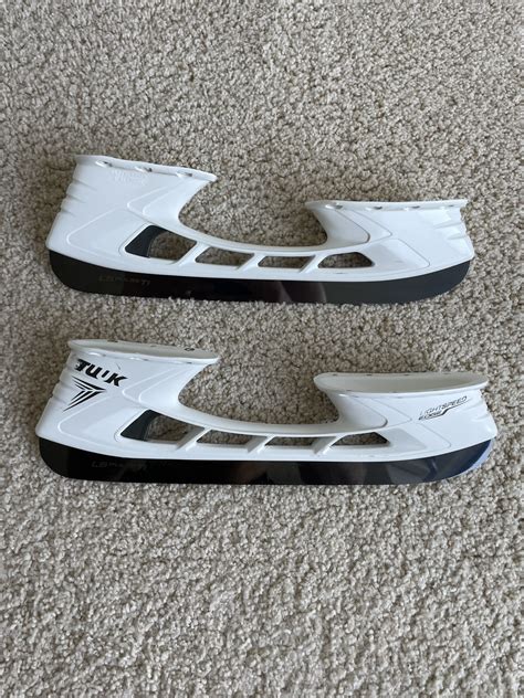 Like New #8 TUUK LightSpeed Edge Runners With Bauer LS PULSE Ti Steel ...