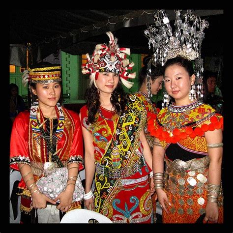 Sarawak Cultural Costumes Bidayuh L Orang Ulu C Iban R Sarawak Colourful Outfits