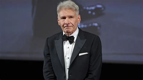 Harrison Ford Chora Ao Ser Aplaudido De Pé Durante A Estreia De