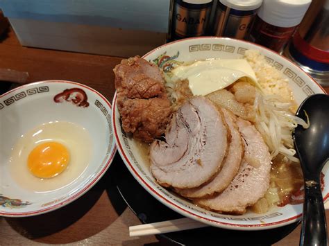 水口 健太 On Twitter 今日のお昼はラーメン豚山 横浜店 小の豚ラーメン ニンニクマシマシヤサイスクナメアブラマシマシカラメで