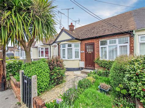 2 Bed Semi Detached Bungalow For Sale In Feeches Road Southend On Sea