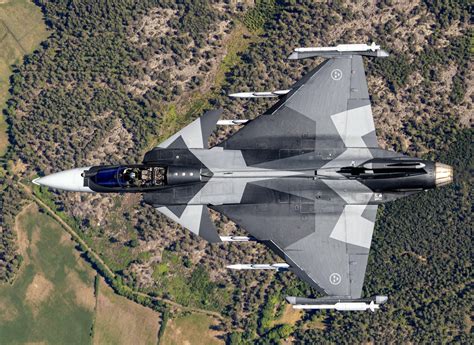 Saab Apresenta Solu Es De Defesa Na Fidae Poder A Reo Avia O