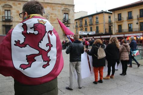 El leonesismo cultural y político celebra en la calle el Día de los