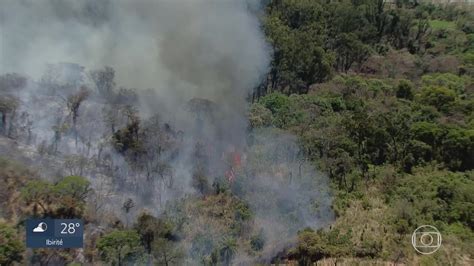 Vídeo Fumaça de incêndios cobre Belo Horizonte nesta quinta feira