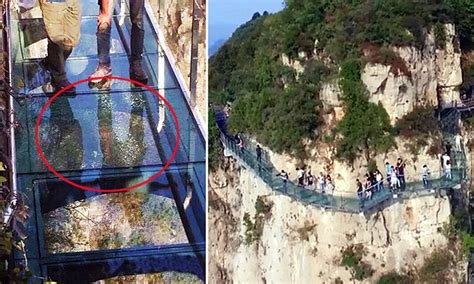 Chinese Tourists Scream After Glass Bottom Walkway Cracks Under Their Feet Daily Mail Online