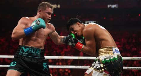 El gesto de Canelo Álvarez tras combinación de golpes ante Munguía