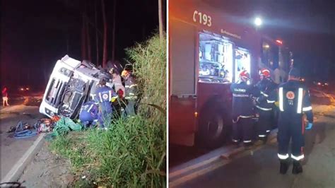 A Gazeta Motorista fica ferido após caminhão tombar em Venda Nova do