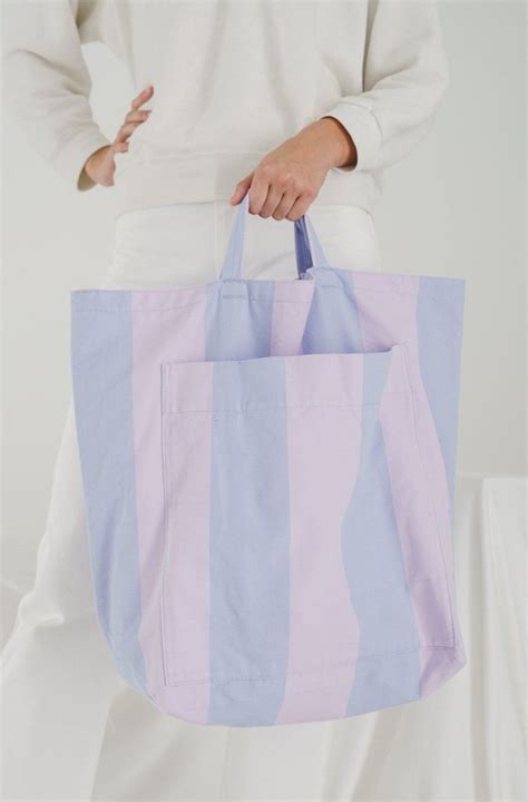 Giant Pocket Tote Baggu