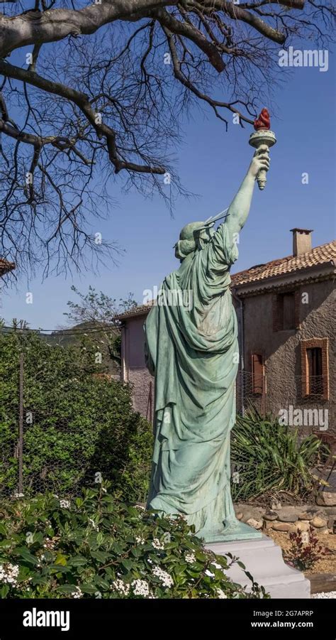 Réplica de la Estatua de la Libertad en Lugné Originalmente fue