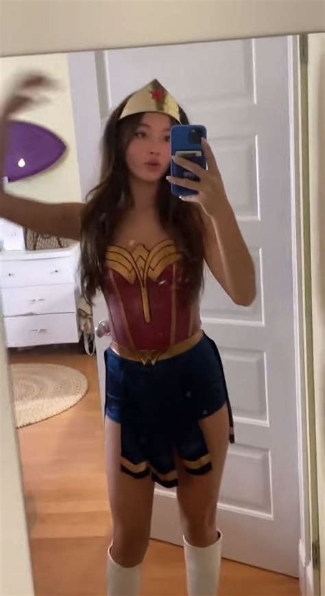 Selfie Lily Chee R Lilycheeclub