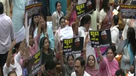 Delhi Ruckus Sloganeering In Mcd House As Bjp Councilors Protest