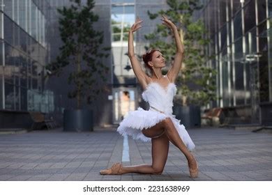 imágenes de Ballerina lingerie Imágenes fotos y vectores de stock Shutterstock