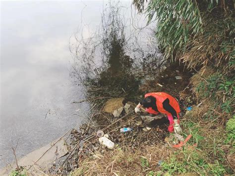 北塔区谷洲村积极清理河道白色垃圾 改善河道沿线环境卫生邵阳新闻网