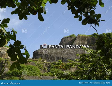 A Traditional Gate of Pantai Pandawa, Bali, Indonesia Editorial Photography - Image of flower ...