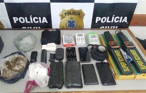 OCORRÊNCIA POLICIAL PRESA IDOSA QUE PREPARAVA DROGAS E CELULARES PARA