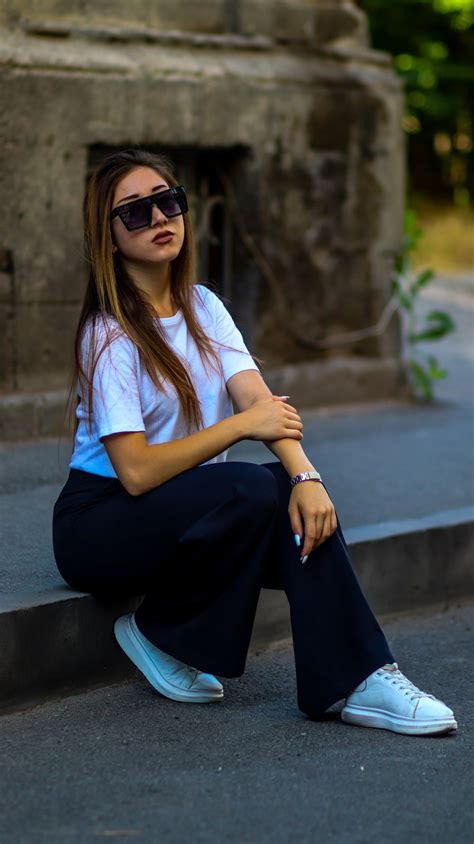 40+ Ultimate Outfit Ideas to Style Your Blue Pants – Panaprium