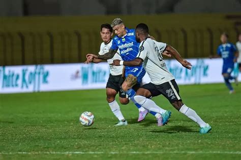 Persib Bandung Lanjtkan Tren Positif Menang Telak 4 0 Atas Rans Nusantara Koran Gala