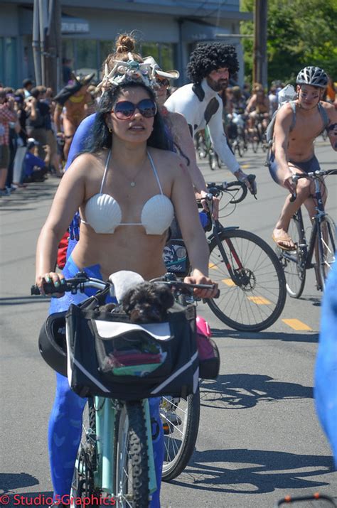 Fremont Summer Solstice Parade Naked Bike Riders Guerilla