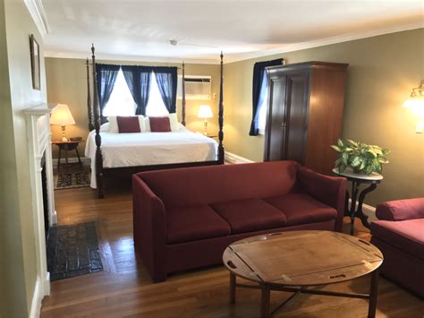 A Romantic Getaway To Concord Ma Concords Colonial Inn