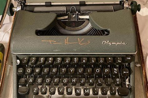 Tom Hanks Surprises Cambridge Typewriter Co. With Thoughtful Gift