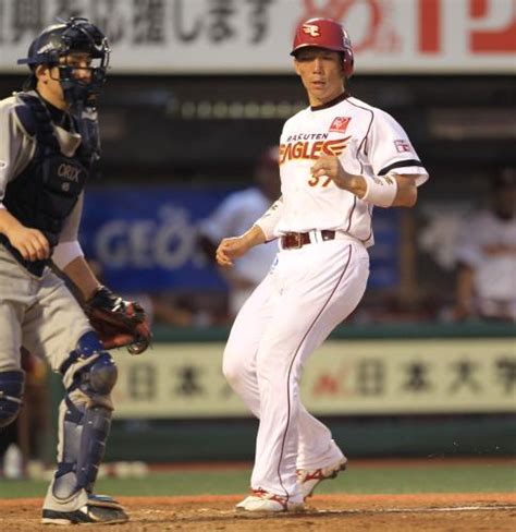 ＜楽・オ＞3回無死二、三塁内村がニゴロ、後藤の失策を見て三走の嶋は悠々生還 ― スポニチ Sponichi Annex 野球