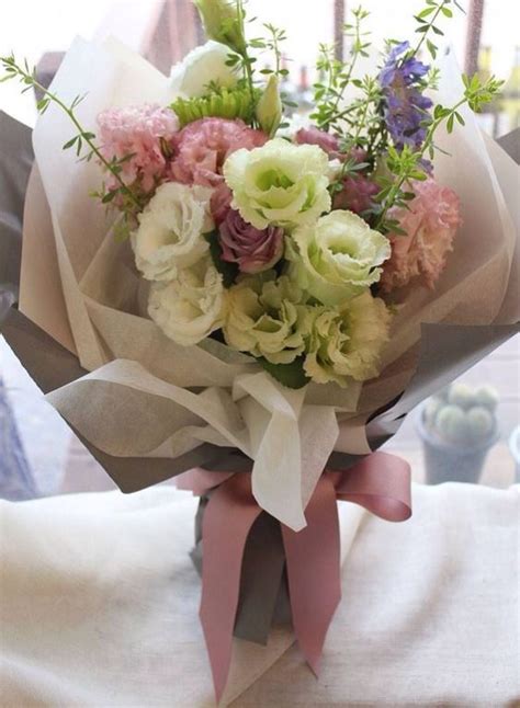 How To Wrap A Bouquet Tips Tricks And Style Ideas Flower