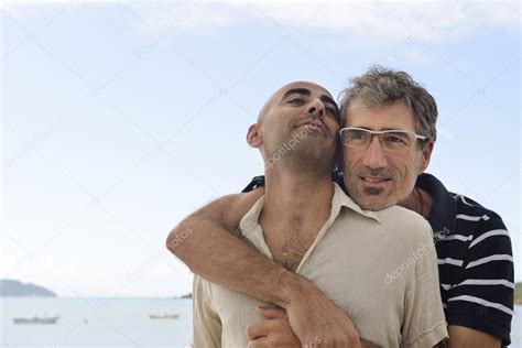 Feliz gay casal no férias fotos imagens de mangostock
