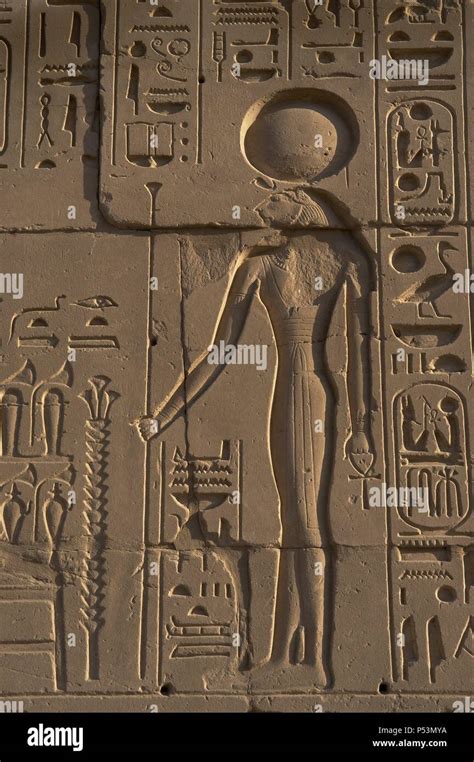 El Arte Egipcio Complejo Del Templo De Karnak Representa A La Diosa