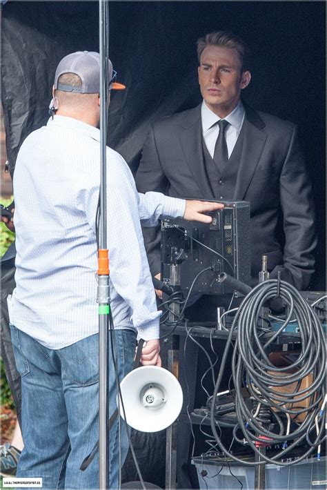 Chris Evans on set Captain America: Civil War - Chris Evans Photo ...