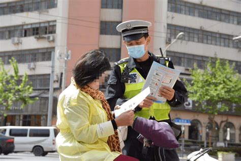 直击《上海市非机动车安全管理条例》实施首日执法：教育与处罚相结合头盔