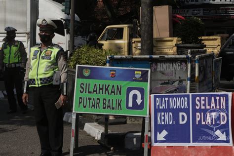 Penyekatan Di Pintu Keluar Tol Buah Batu Bandung Jurnalposmedia