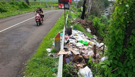 Warga Majalengka Keluhkan Tumpukan Sampah Menuju Wisata Paralayang