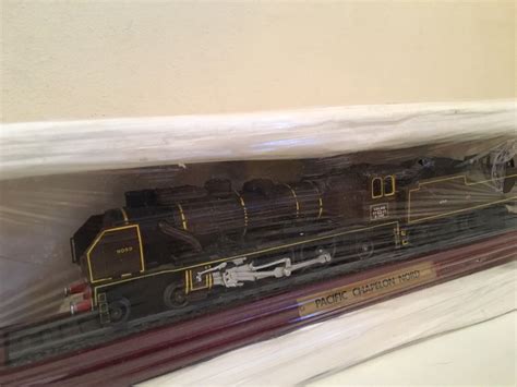 Atlas Editions Static Locomotive On Base With Track Pacific Chapelon