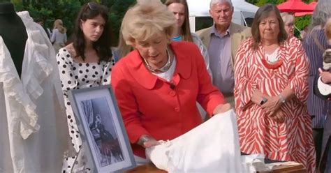 Antiques Roadshow Guest Gasps As Queen Victorias Underwear Given Huge