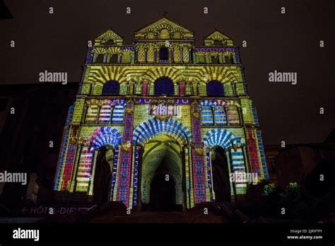 Le Puy en Velay centre sud de la France la cathédrale du Puy ou la