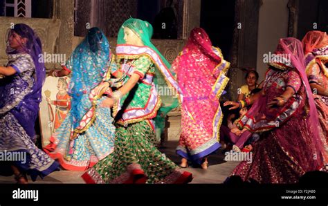 Rajasthani traditional dance Stock Photo - Alamy