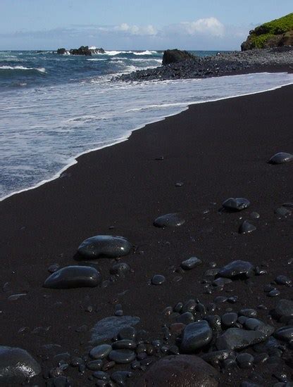 Black Sand Beach, Maui - Living in Hawaii