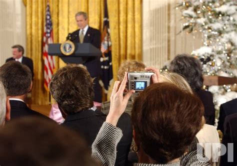 Photo Bush Awards Presidential Medal Of Freedom To Franks Bremer