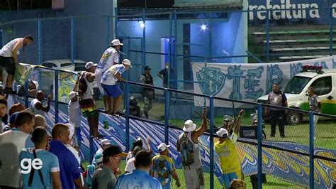 Torcida Do Paysandu Invade Campo Durante Jogo No Piau E Briga No Fim