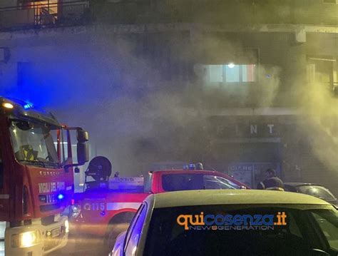 Cosenza Incendio A Piazza Zumbini Fumo E Aria Irrespirabile Quicosenza