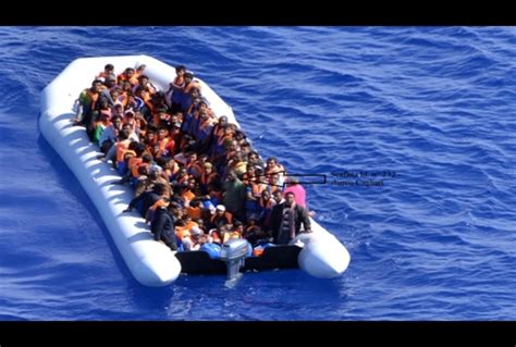 Migranti 389 Soccorsi In Canale Sicilia Tiscali Notizie