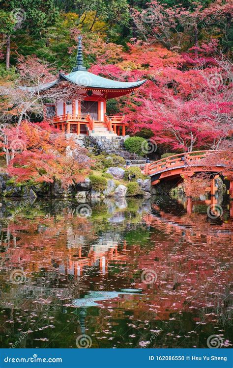 Paisaje Otoñal Del Templo Daigoji Daigo ji Foto de archivo Imagen de