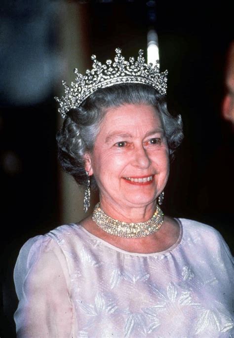 Queen Elizabeth’s Tiaras: Photos and History of her Most Lavish Tiaras ...