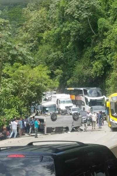 El Accidente De Un Microbus Escolar Solamente Salieron Heridos Los