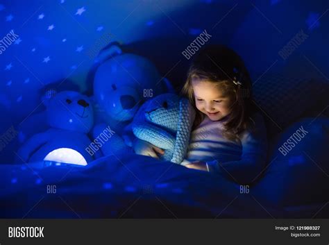 Little Girl Reading Image & Photo (Free Trial) | Bigstock