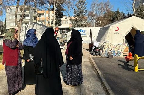 HÜDA PAR Kadın Kolları Başkanı Yarar Adıyaman da depremzedeleri