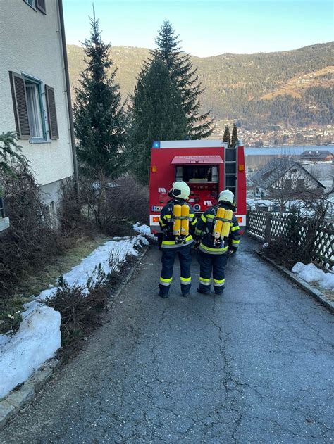 Feuerwehr Einsatz Defekter Holzofen Frau Erlitt Rauchgasvergiftung