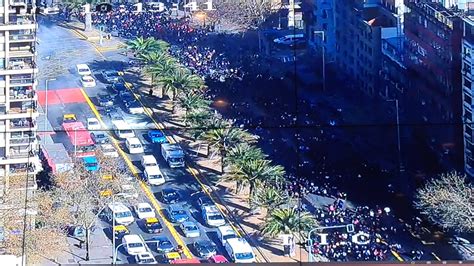 Multitudinaria Marcha De Estudiantes Avanza Por La Alameda En Direcci N