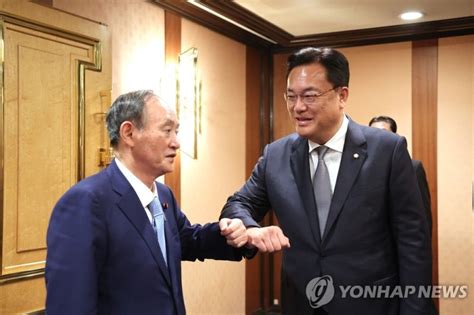 스가 전 日총리 한국의원들 만나 한일관계 개선 가속 힘쓸 것종합 파이낸셜뉴스